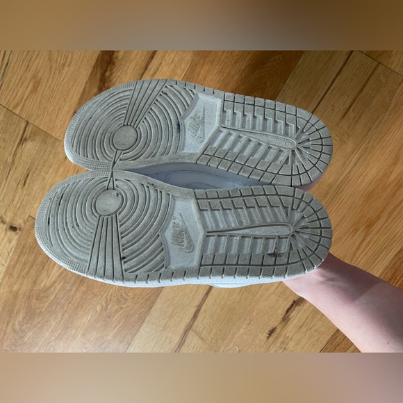 Air Jordan 1 Low - Picture 6 of 6